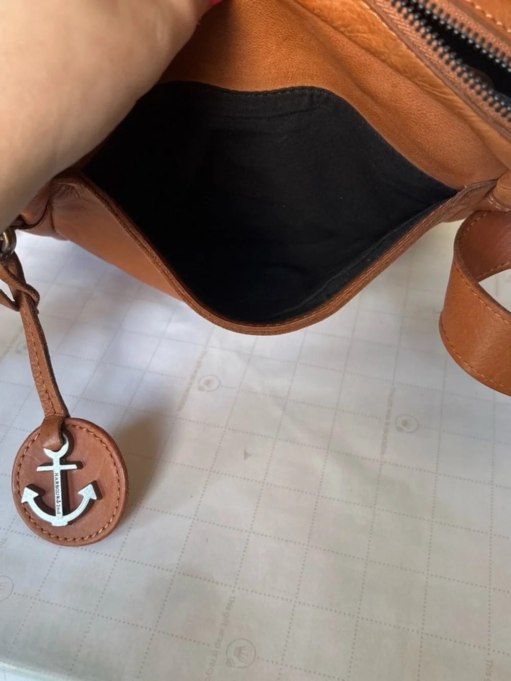 Classic Tan Leather Messenger Bag with Adjustable Strap